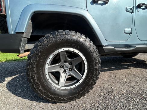Used 2012 Jeep Wrangler Unlimited Sahara AWD/4WD image 32