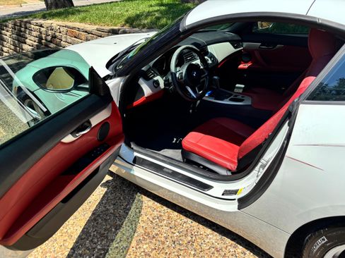 Used 2011 BMW Z4 sDrive30i image 6