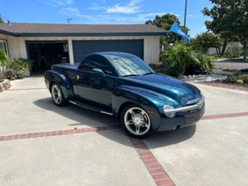 Used 2005 Chevrolet SSR w/ Preferred Equipment Group RWD image 11