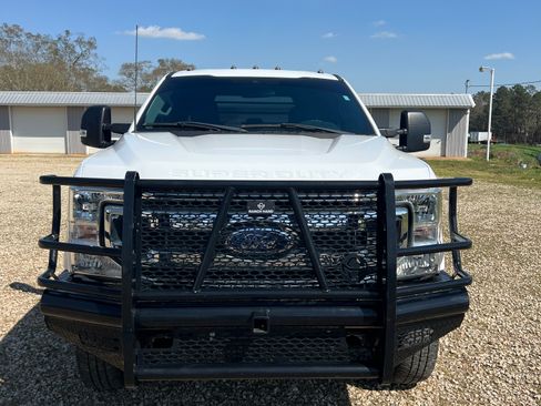Used 2022 Ford F350 XLT w/ XLT Value Package AWD/4WD image 4