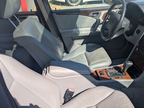 Used 1998 Mercedes-Benz E 320 Sedan image 9