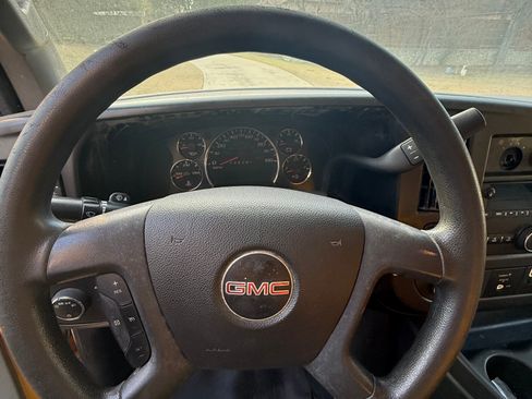 Used 2018 GMC Savana 3500 Extended w/ Driver Convenience Package image 17