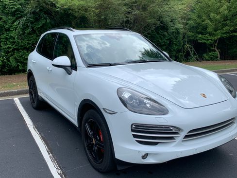Used 2014 Porsche Cayenne Platinum Edition AWD/4WD image 4