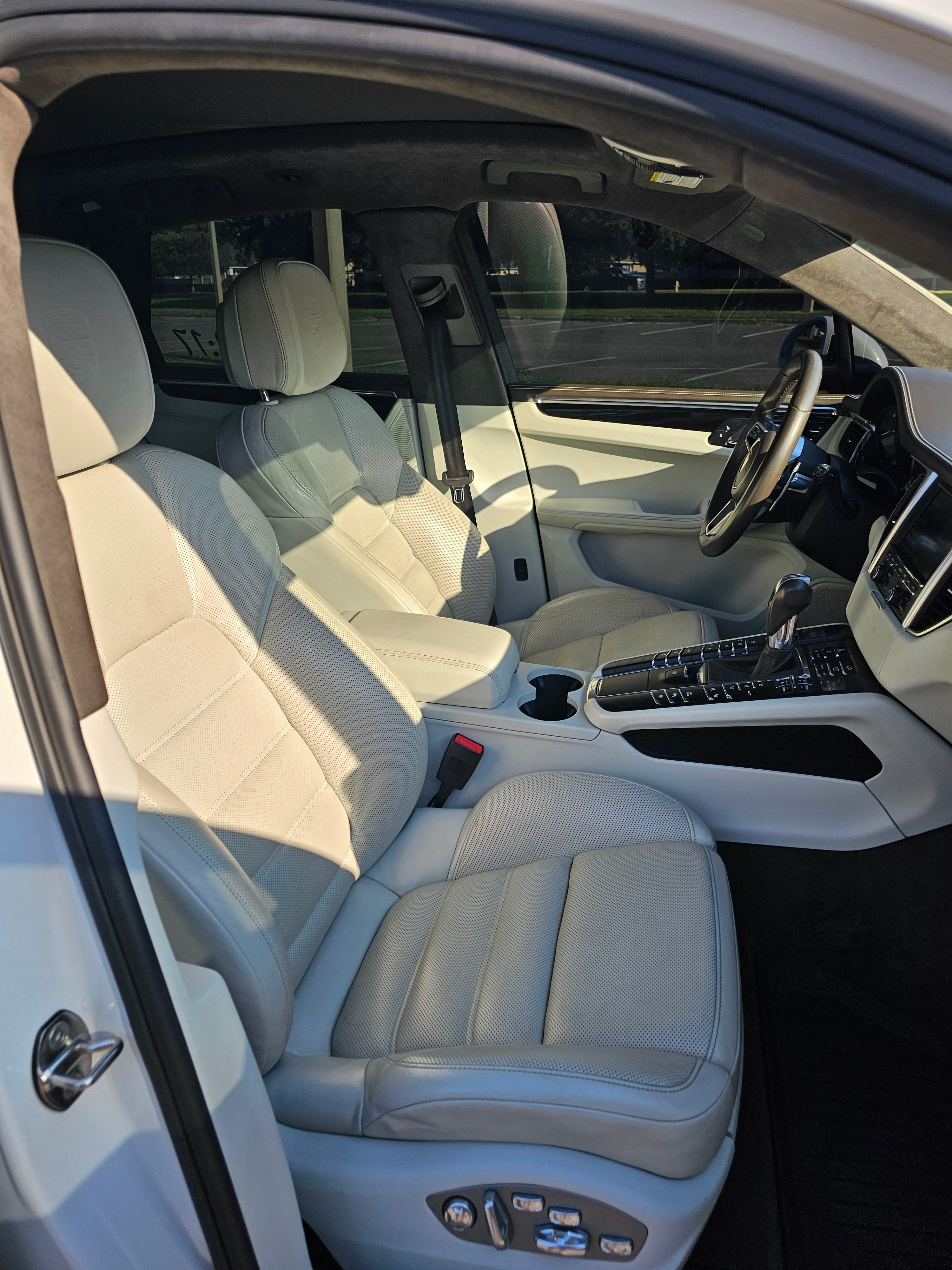 Used 2016 Porsche Macan Turbo image 6