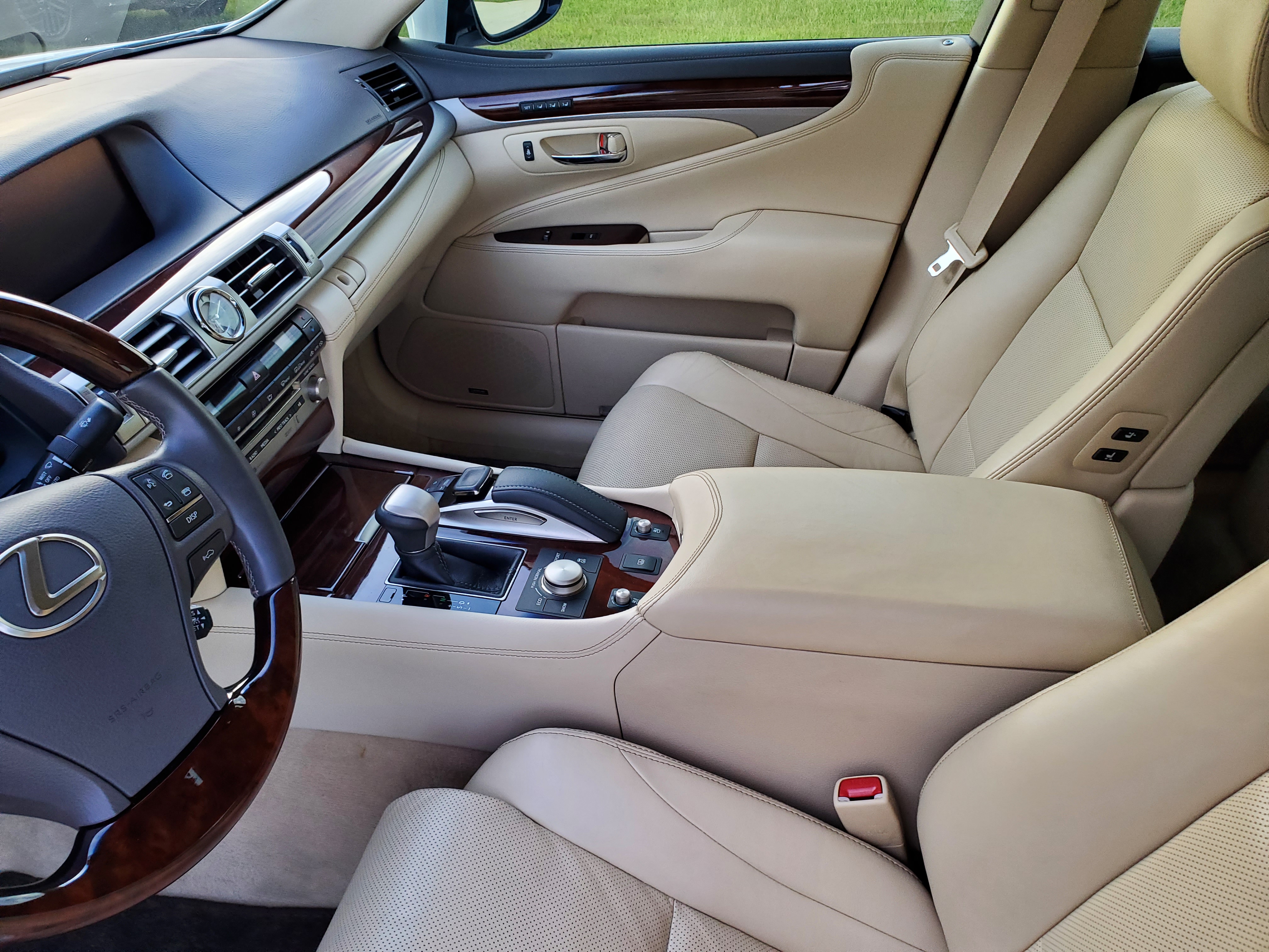 Used 2016 Lexus LS 460 w/ Comfort Package RWD image 12