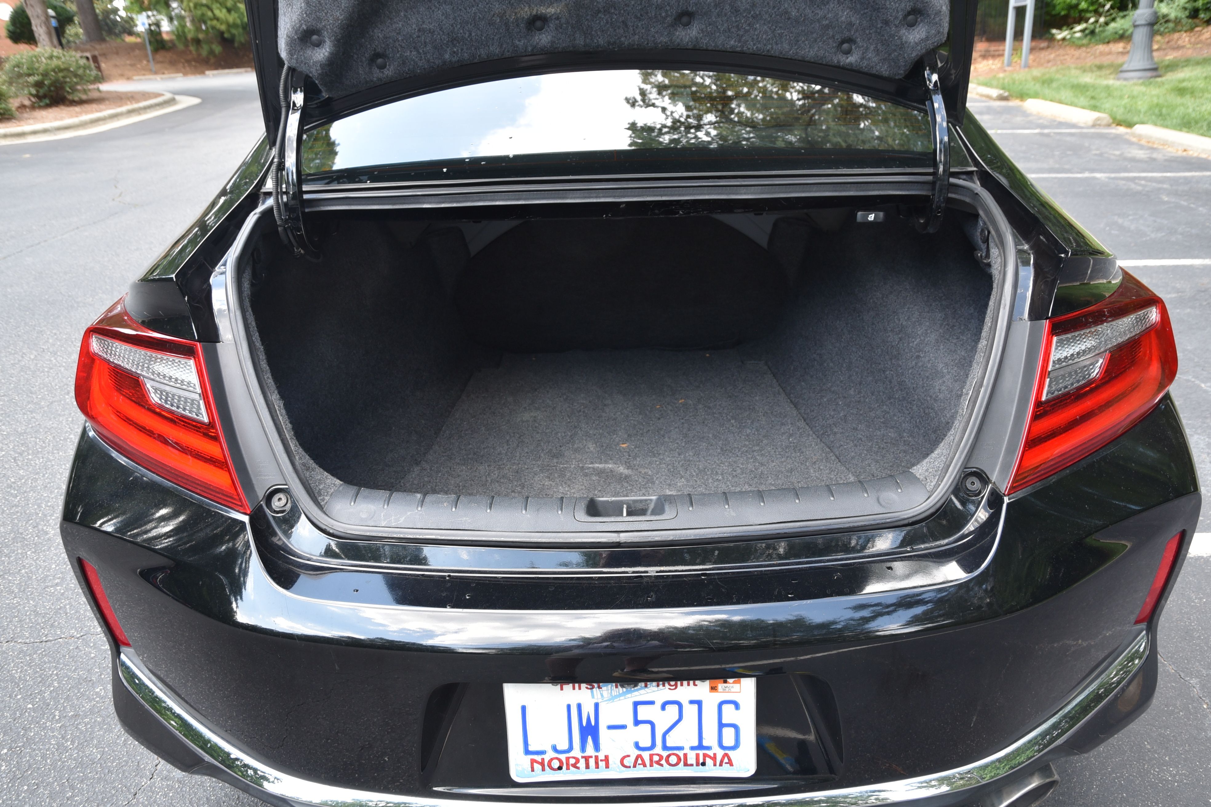 Used 2017 Honda Accord EX-L image 9
