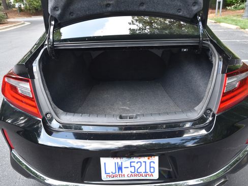 Used 2017 Honda Accord EX-L image 9