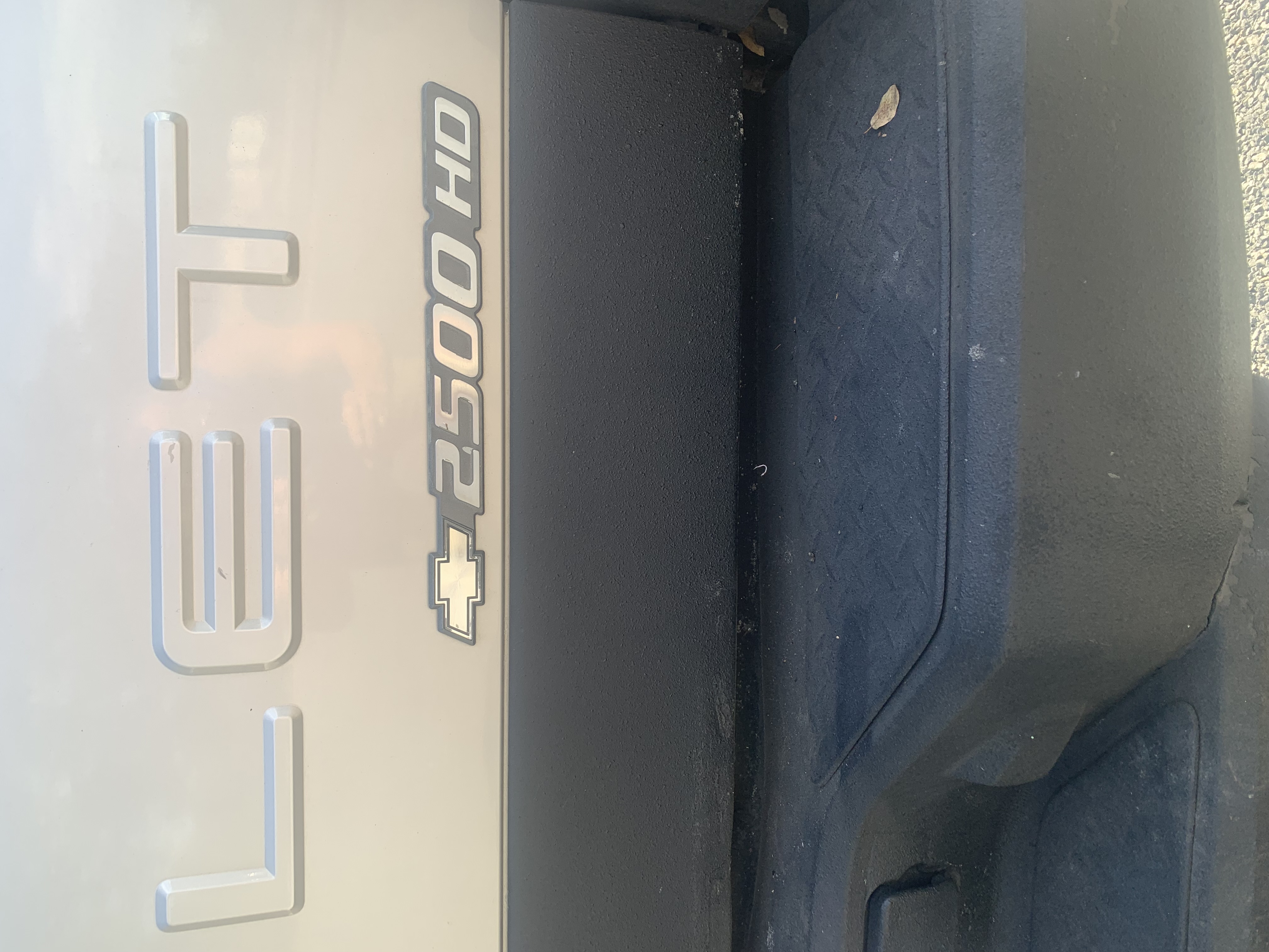 Used 2004 Chevrolet Avalanche 2500 w/ Preferred Equipment Group AWD/4WD image 17