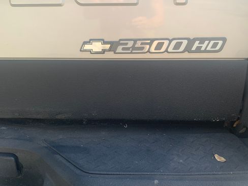 Used 2004 Chevrolet Avalanche 2500 w/ Preferred Equipment Group AWD/4WD image 17