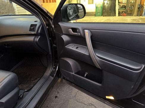 Used 2013 Toyota Highlander SE image 10