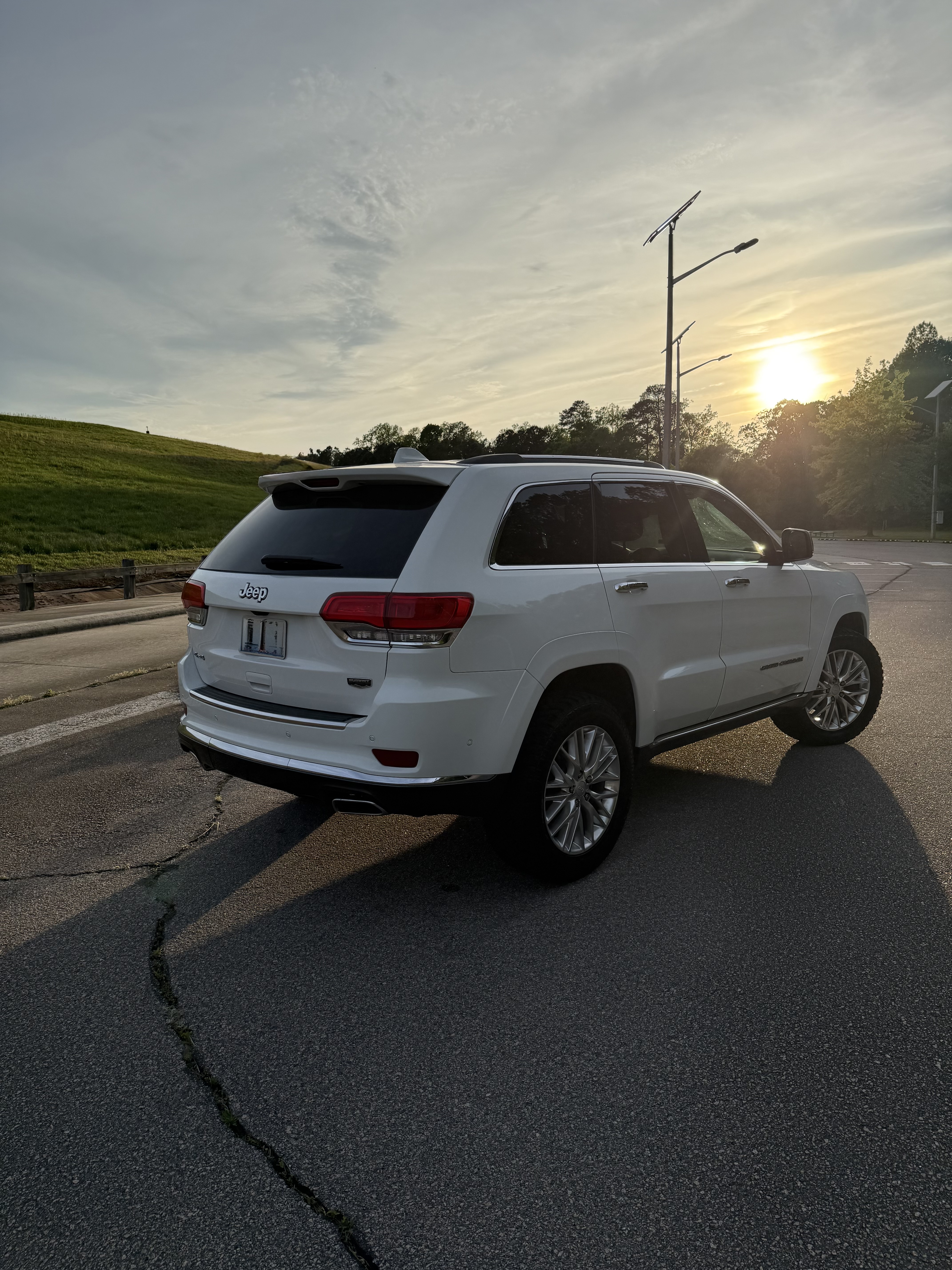 Used 2018 Jeep Grand Cherokee Summit w/ Skid Plate Group AWD/4WD image 8