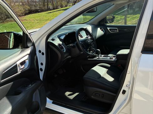 Used 2017 Nissan Pathfinder SV image 6