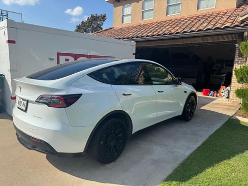 Used 2021 Tesla Model Y Long Range AWD/4WD image 6