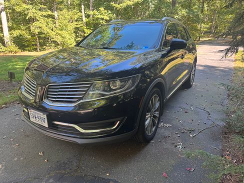 Used 2017 Lincoln MKX Reserve w/ Driver Assistance Package AWD/4WD image 5