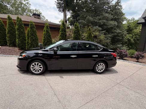 Used 2019 Nissan Sentra SV FWD image 1
