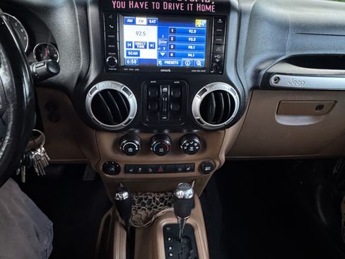 Used 2011 Jeep Wrangler Unlimited Sahara image 16