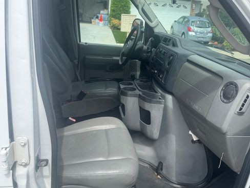 Used 2011 Ford E-150 and Econoline 150 RWD image 10