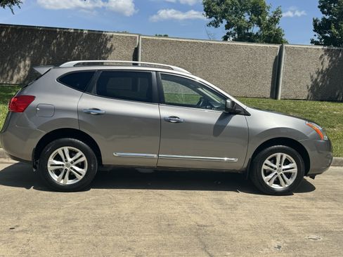 Used 2012 Nissan Rogue SV FWD image 6
