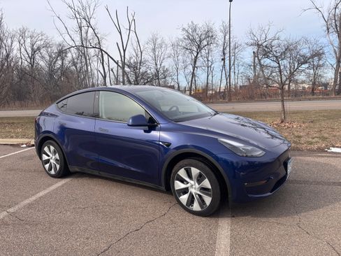 Used 2023 Tesla Model Y Long Range image 6