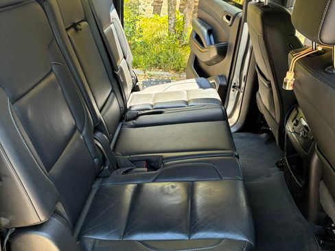 Used 2019 GMC Yukon XL SLT w/ Open Road Package AWD/4WD image 10