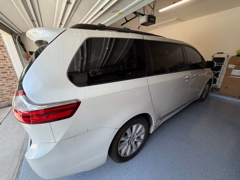 Used 2015 Toyota Sienna Limited Premium FWD image 4