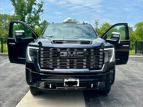 Used 2024 GMC Sierra 3500 Denali Ultimate AWD/4WD image 18