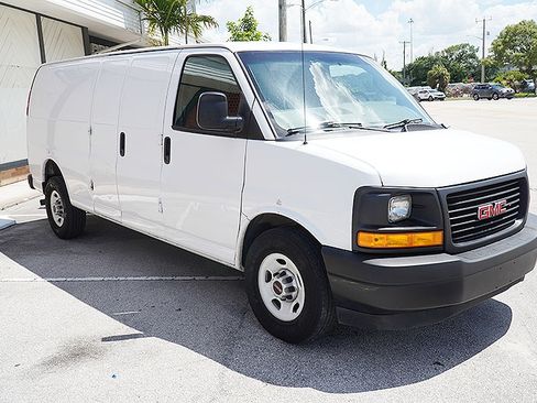 Used 2017 GMC Savana 2500 Extended RWD image 2