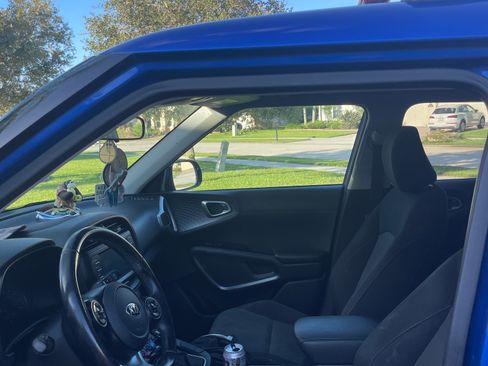 Used 2020 Kia Soul GT-Line w/ GT 2.0L Power Sunroof Package FWD image 10