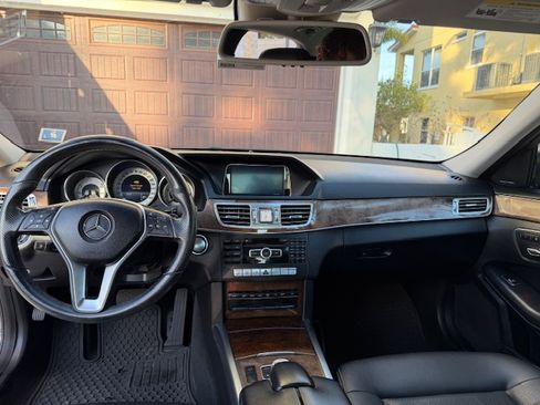 Used 2014 Mercedes-Benz E 350 4MATIC Sedan image 10