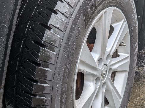 Used 2011 Toyota Highlander SE image 1