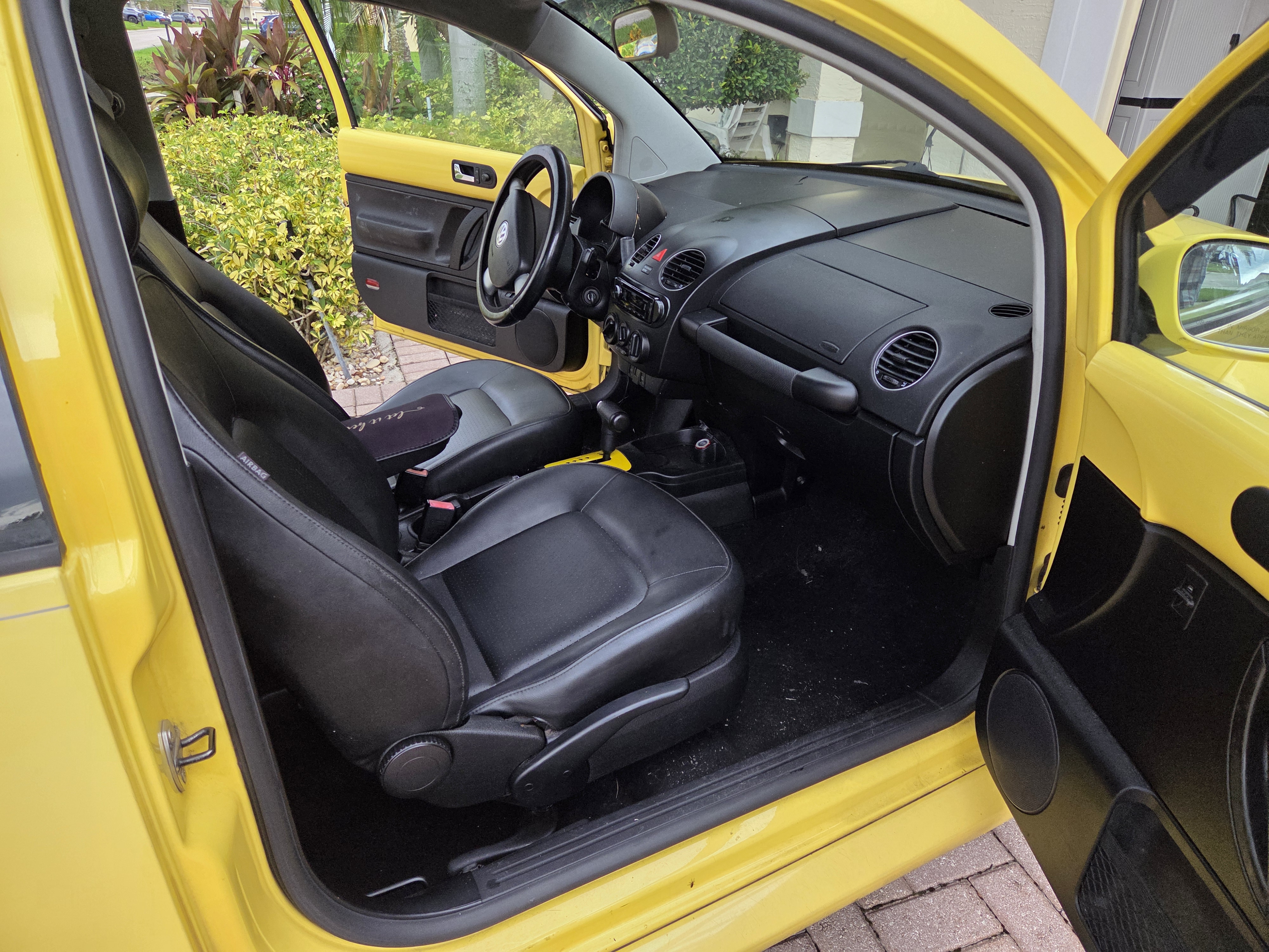 Used 2008 Volkswagen Beetle SE FWD image 12