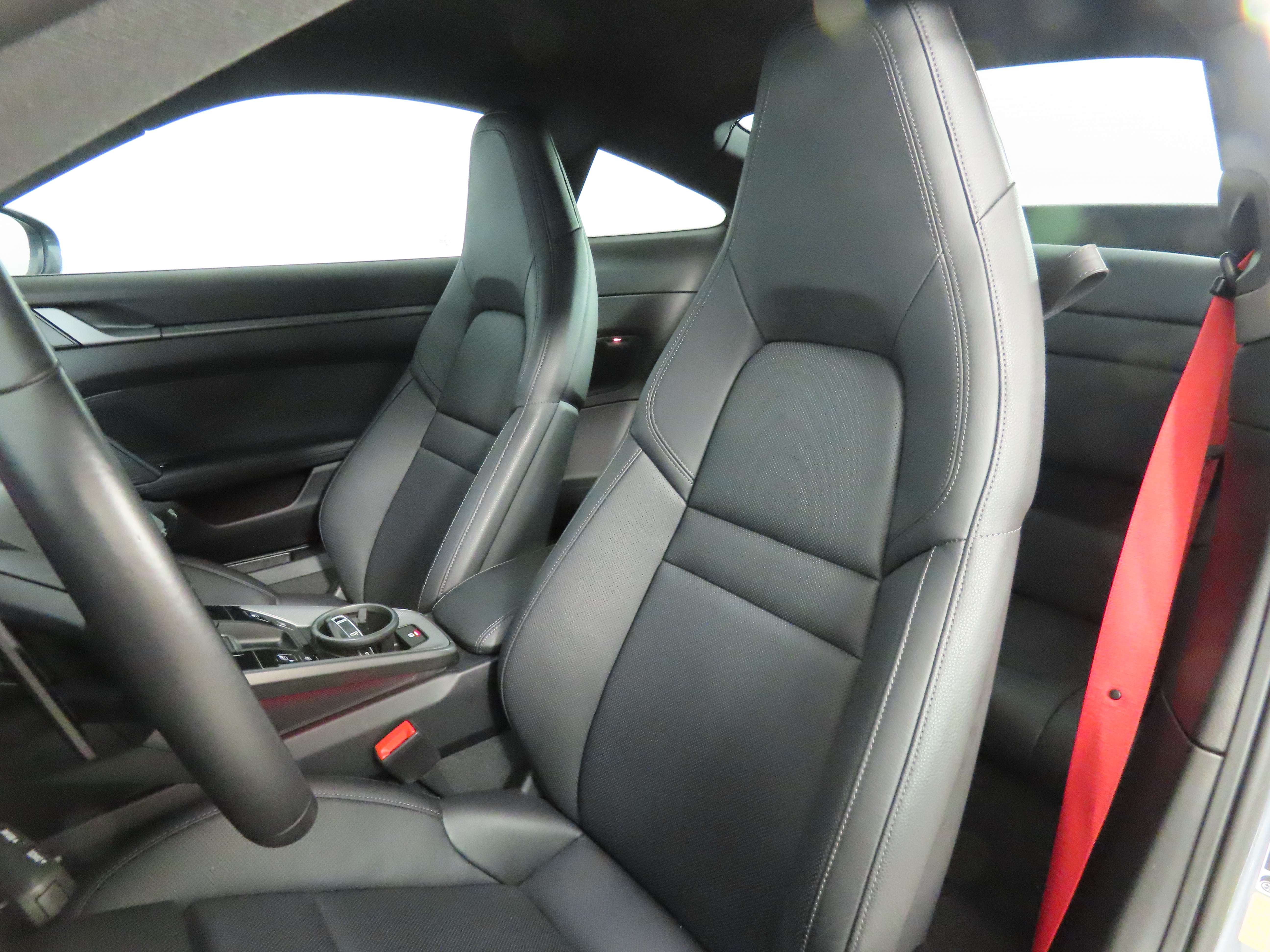 Used 2025 Porsche 911 Carrera RWD image 15