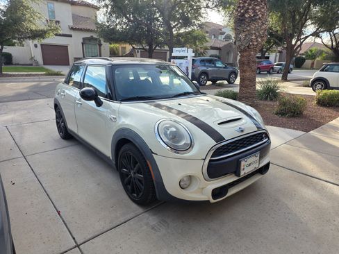 Used 2015 MINI Cooper S image 1