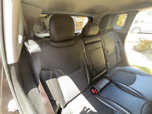 Used 2019 Jeep Compass Latitude w/ Popular Equipment Group FWD image 15