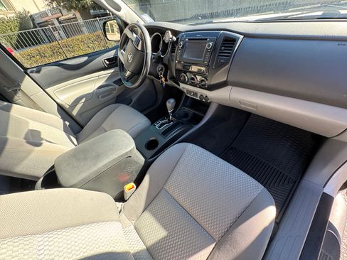 Used 2013 Toyota Tacoma PreRunner image 18
