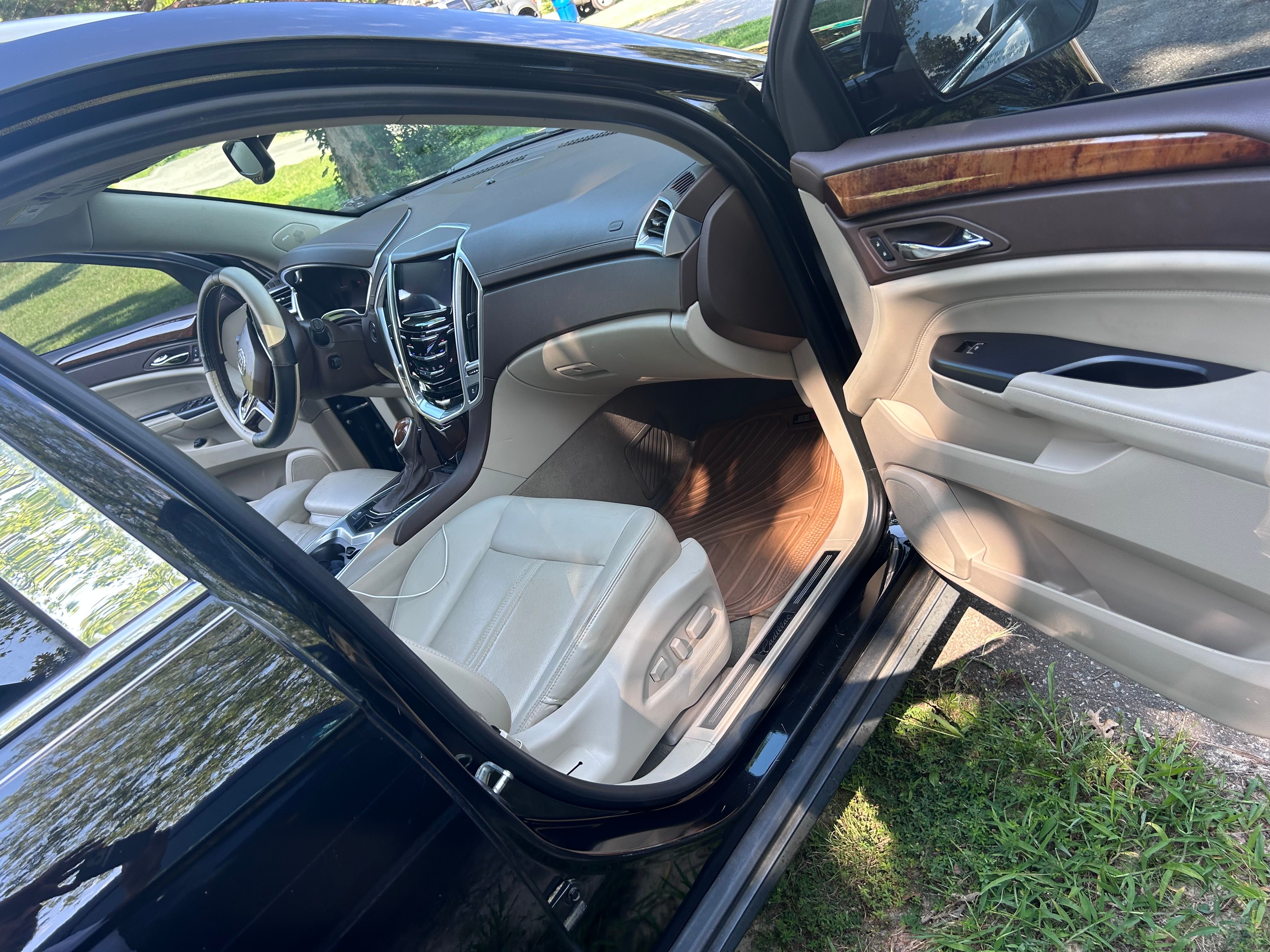Used 2014 Cadillac SRX Luxury w/ Driver Awareness Package FWD image 9