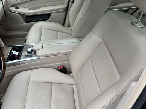 Used 2014 Mercedes-Benz E 350 4MATIC Sedan image 4