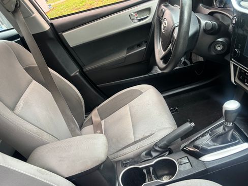 Used 2017 Toyota Corolla LE image 6