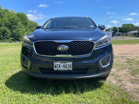 Used 2017 Kia Sorento FWD image 1