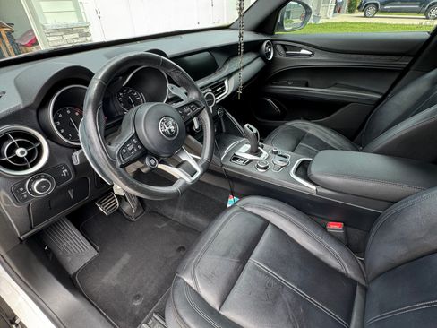 Used 2022 Alfa Romeo Stelvio Sprint image 9
