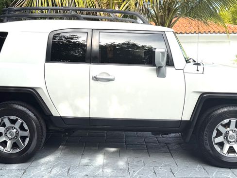 Used 2014 Toyota FJ Cruiser 2WD w/ Convenience Package image 6