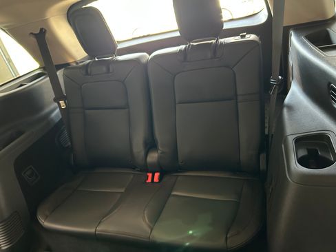 Used 2023 Lincoln Aviator 2WD image 4