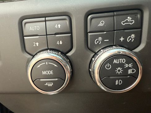 Used 2023 GMC Sierra 1500 AT4X image 12