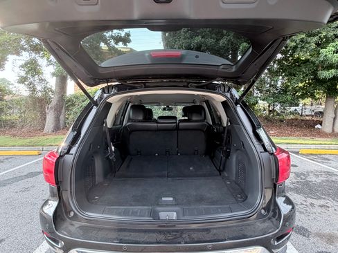Used 2018 Nissan Pathfinder SL FWD image 12