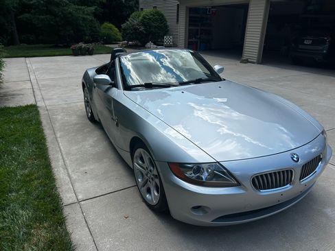 Used 2004 BMW Z4 3.0i RWD image 4