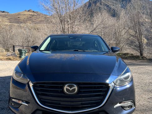 Used 2018 MAZDA MAZDA3 Grand Touring w/ Premium Equipment Package image 4