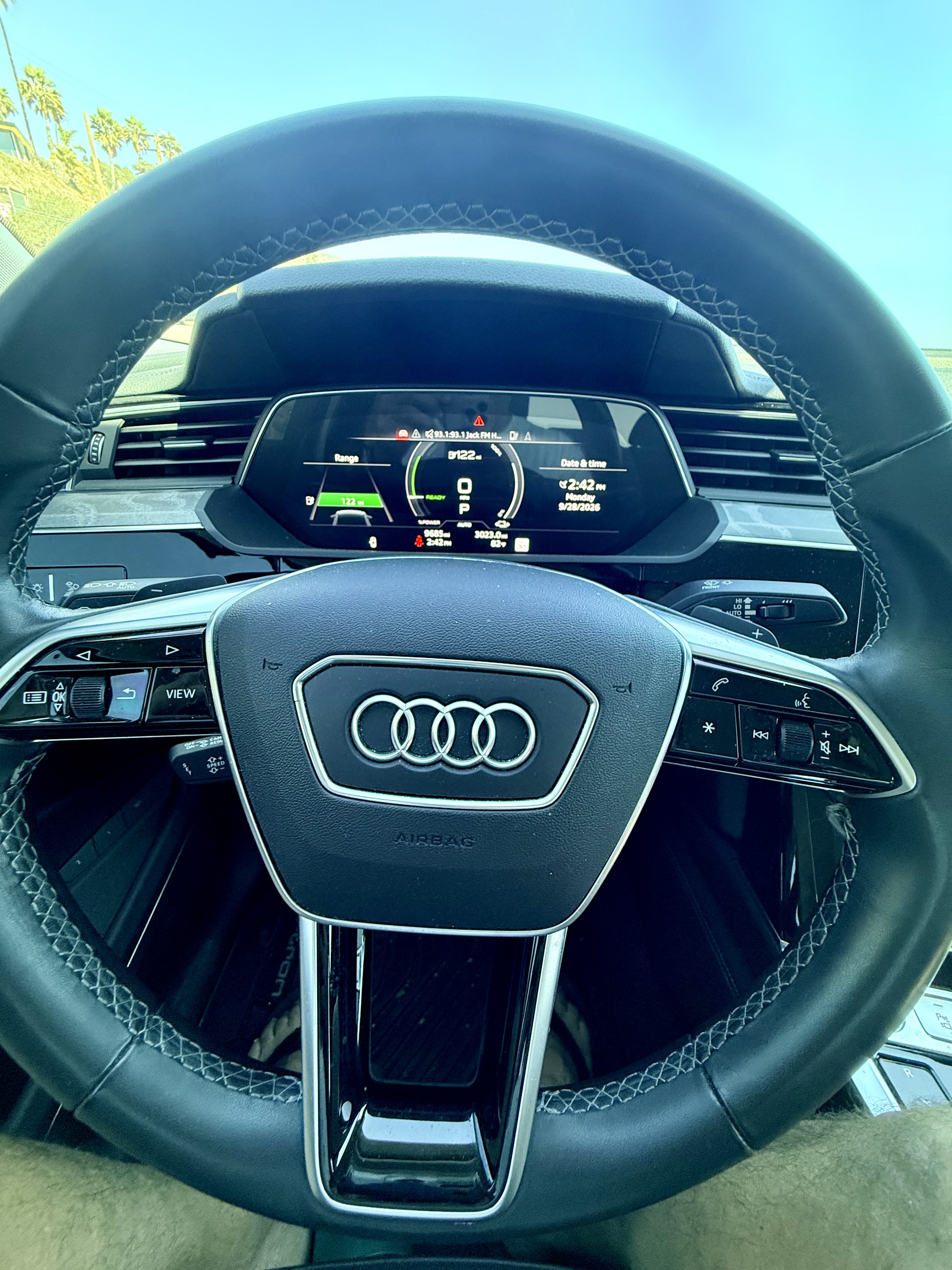 Used 2022 Audi e-tron Premium Plus w/ Premium Plus Package AWD/4WD image 12