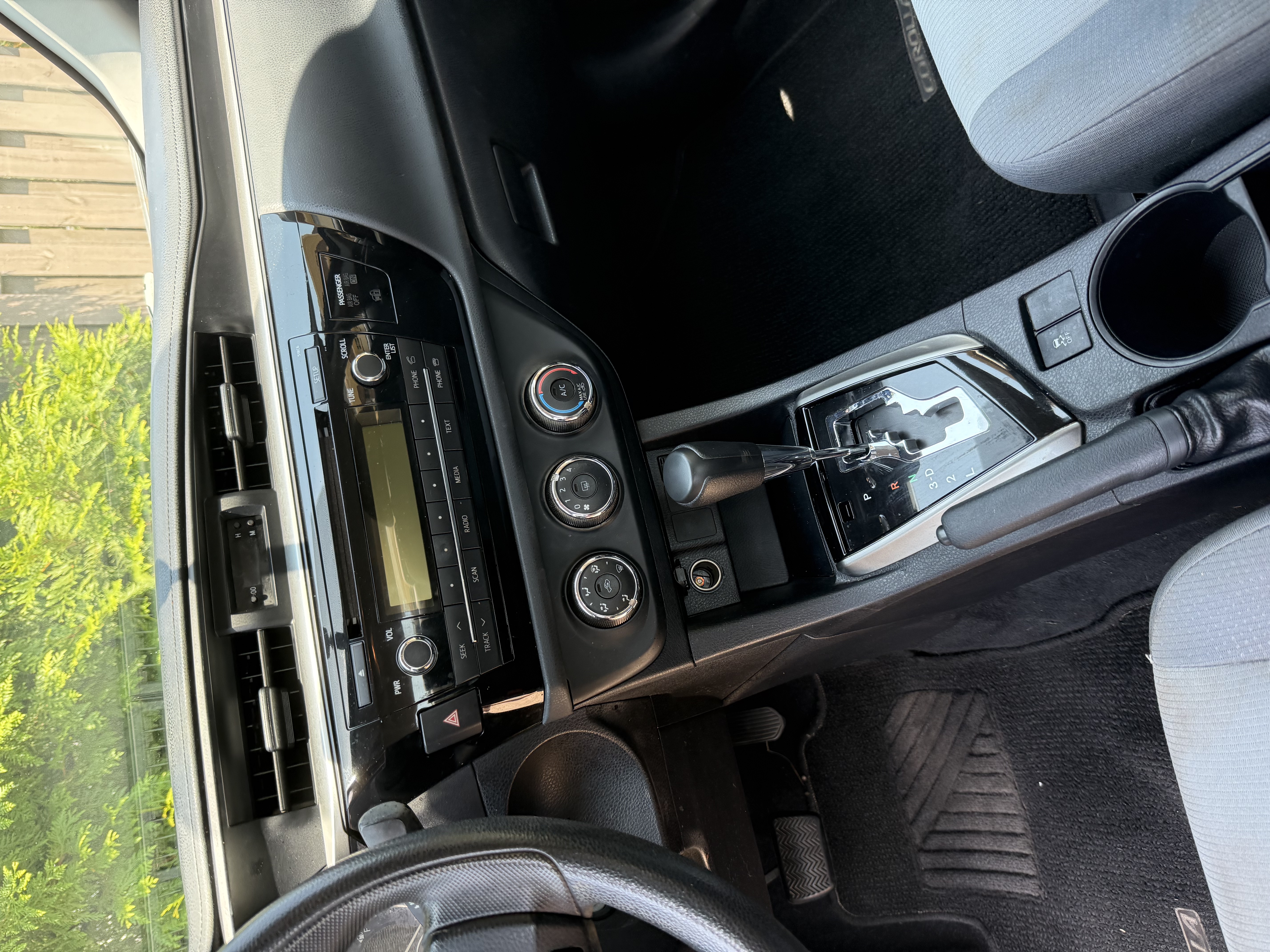 Used 2014 Toyota Corolla L FWD image 6