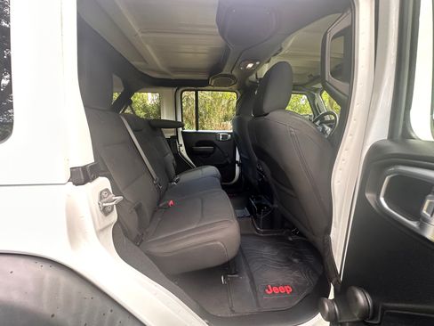 Used 2018 Jeep Wrangler Unlimited Sport image 8