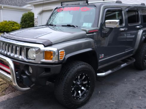 Used 2010 HUMMER H3 Luxury w/ Appearance Package image 1